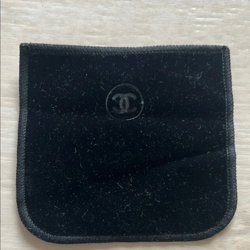 CHANEL :: POUCH